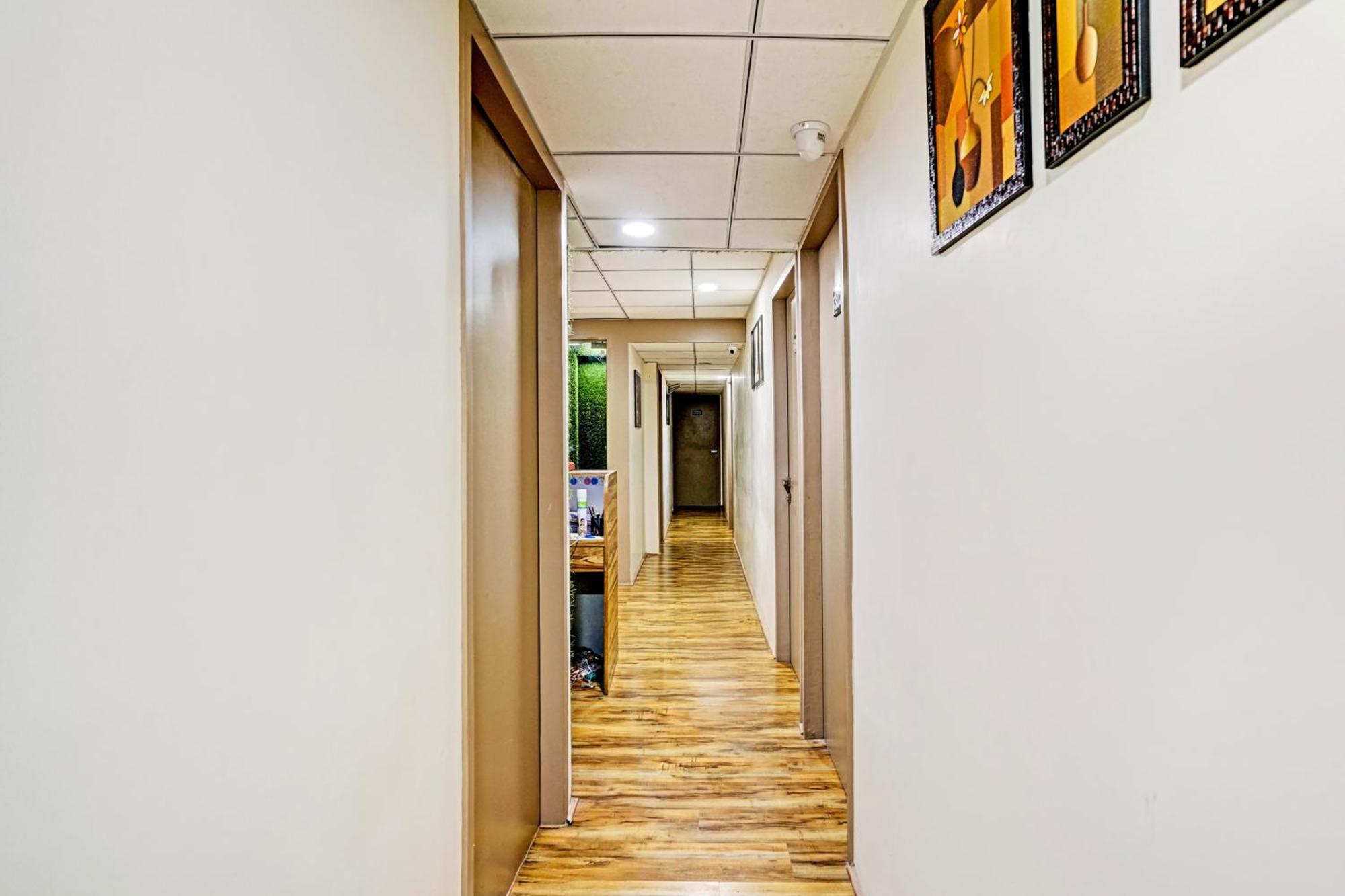 Super Collection O Vesu Surat Formerly Hotel Signature Exterior foto